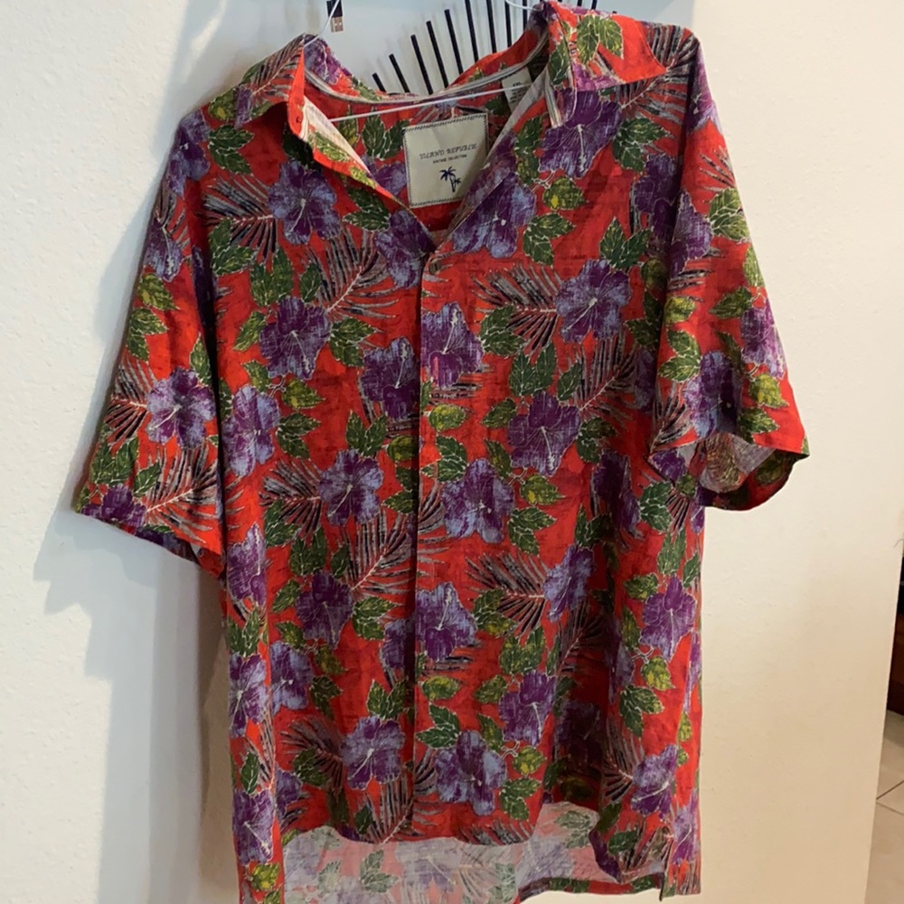 Island republic tropical button up‎